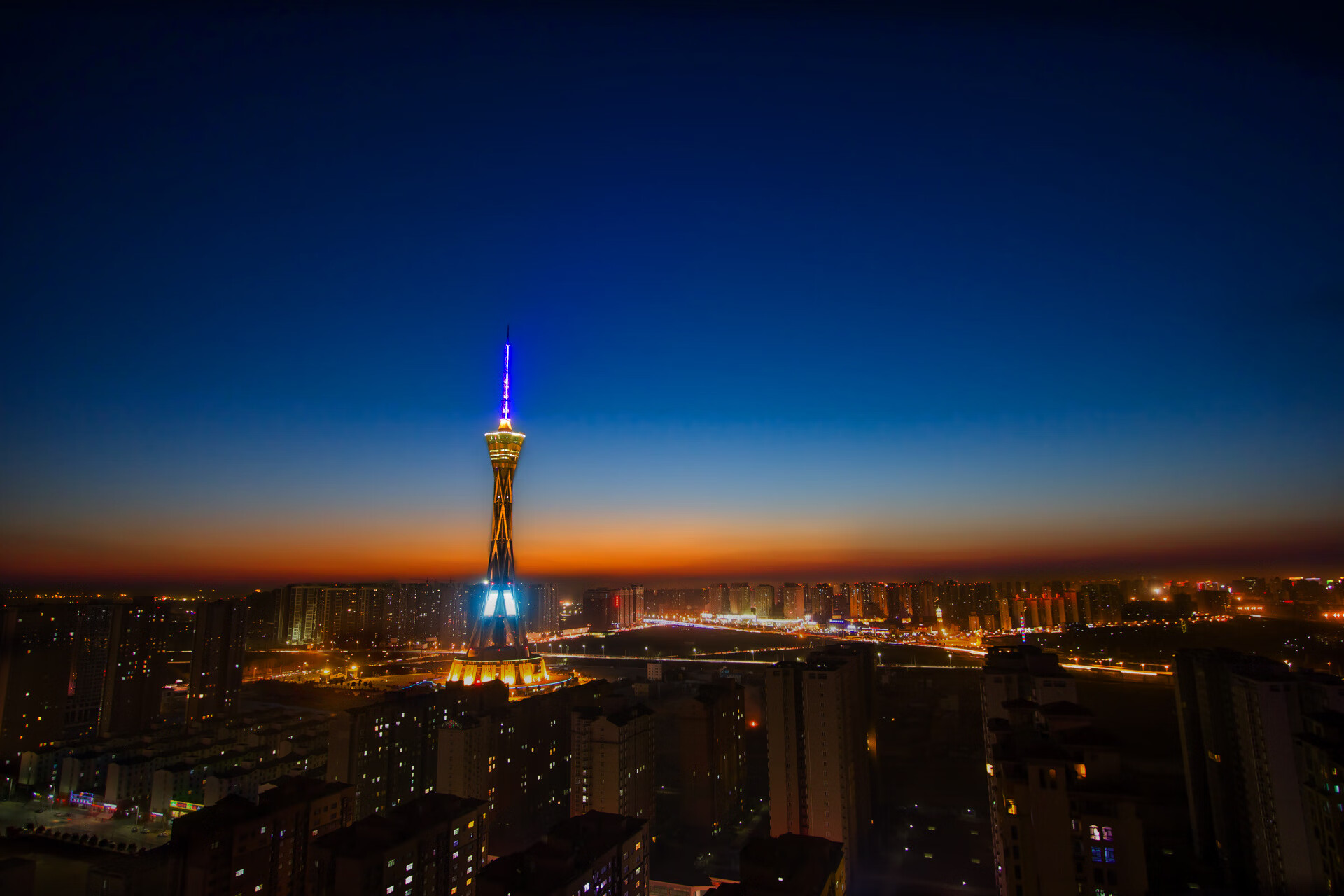 爱游戏-一触定音，迪亚斯的黄金左脚如何撕裂克罗地亚的黄昏